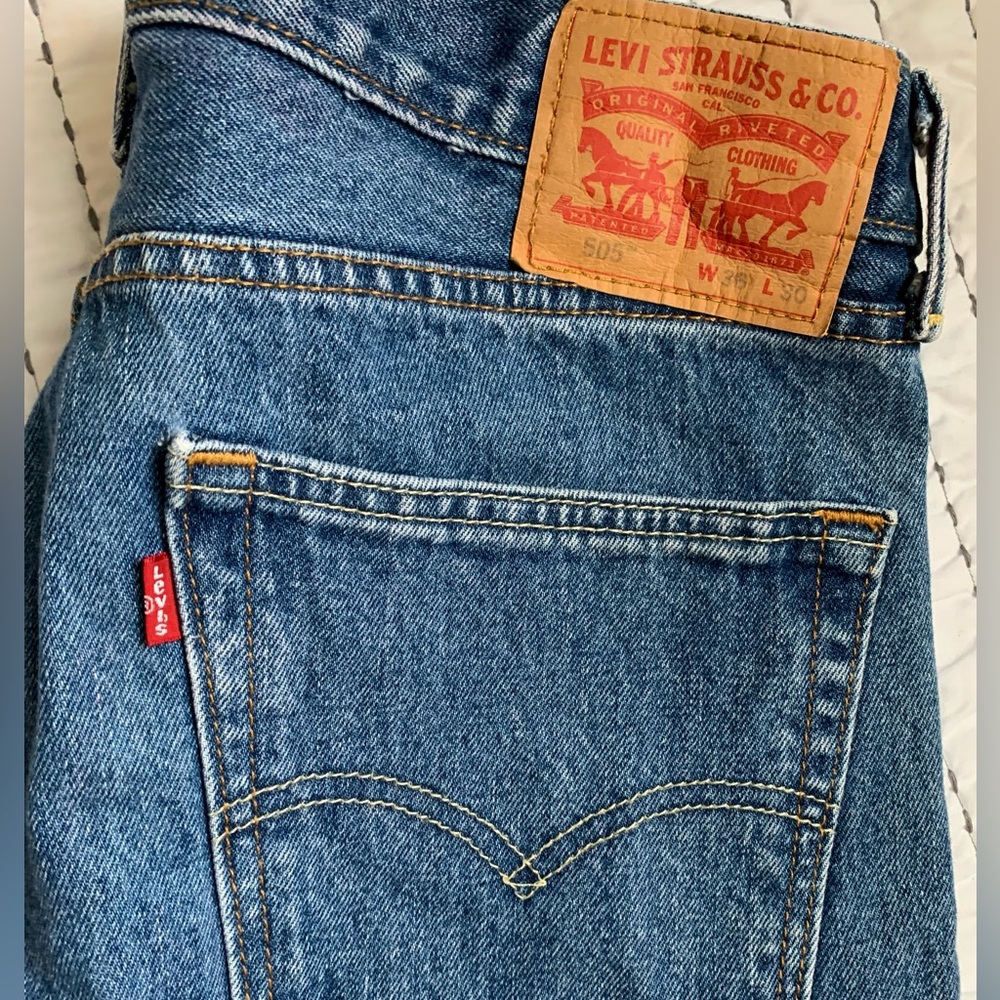 Levi’s Capri Jorts 505 36x30(22) hemmed Excellent Condition Cropped Denim - Picture 3 of 7